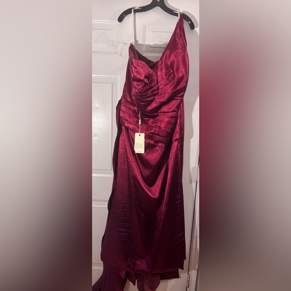 New One Shoulder Elegant Evening Gown Note - Picture 6 of 7